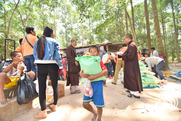 Quỹ Đạo Phật Ngày Nay: Tổng kết chương trình “Trao tặng yêu thương” đợt 2  tại hồ  Dầu Tiếng Tây Ninh (C100)