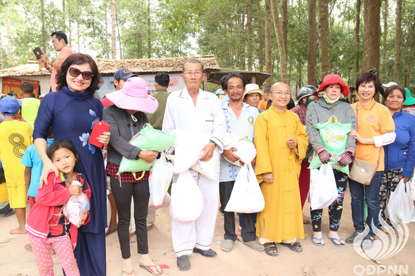 Quỹ Đạo Phật Ngày Nay: Tổng kết chương trình “Trao tặng yêu thương” đợt 2  tại hồ  Dầu Tiếng Tây Ninh (C100)