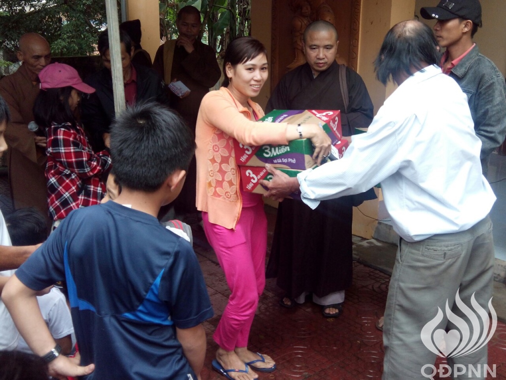 Quỹ Đạo Phật Ngày Nay - Tổng kết chương trình Quà Tết Yêu Thương - Đợt 2 tại TP. Hồ Chí Minh, Hà Tĩnh, Quảng Ngãi (C95)