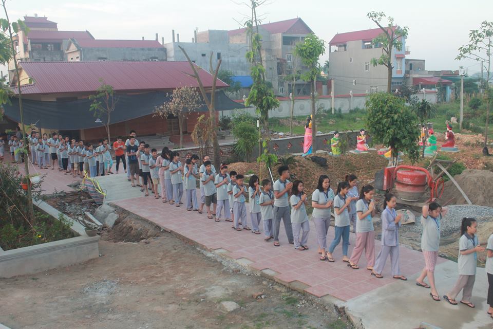 Nghỉ hè lên chùa học Phật của giới trẻ tại Hà Nội
