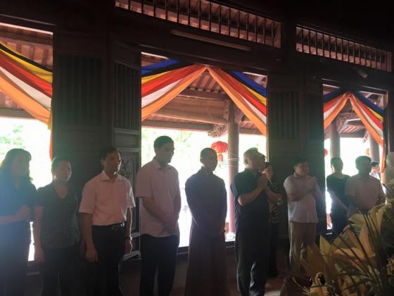 Lãnh đạo huyện Quan Hóa chúc mừng Phật đản chùa Ông