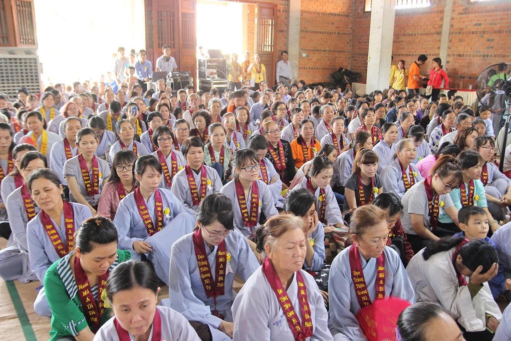 Lễ Phật đản ở chùa Thiên Quang: Người mù có gì vui?