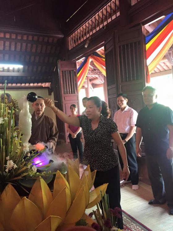 Lãnh đạo huyện Quan Hóa chúc mừng Phật đản chùa Ông