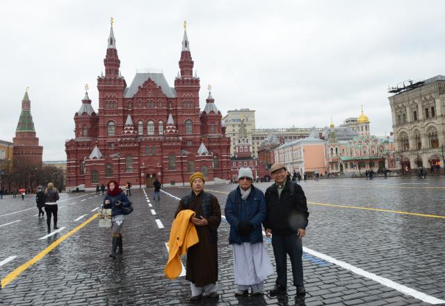 Hòa thượng Thích Thái Siêu giảng pháp tại chùa Thảo đường Moscow
