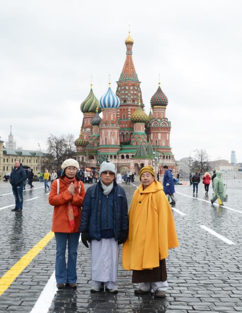 Hòa thượng Thích Thái Siêu giảng pháp tại chùa Thảo đường Moscow