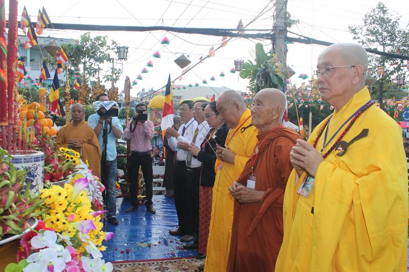 Trang nghiêm Đại lễ Phật đản PL. 2561 tại Đồng Tháp