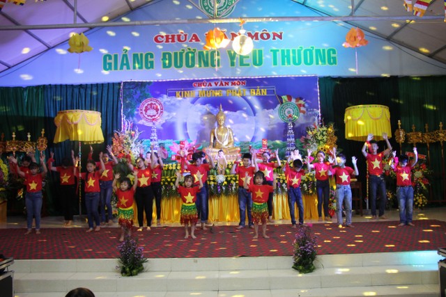 Thái Bình: Phật đản về với chùa Văn Môn