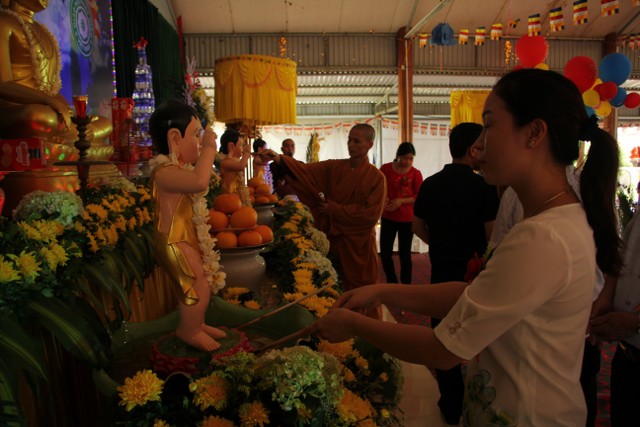 Thái Bình: Phật đản về với chùa Văn Môn