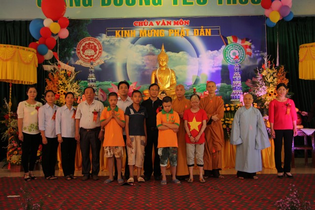 Thái Bình: Phật đản về với chùa Văn Môn