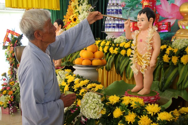 Thái Bình: Phật đản về với chùa Văn Môn