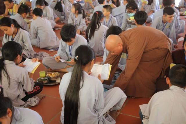 Thái Bình: SC.Hương Nhũ thuyết giảng tại Khóa tu sen hồng