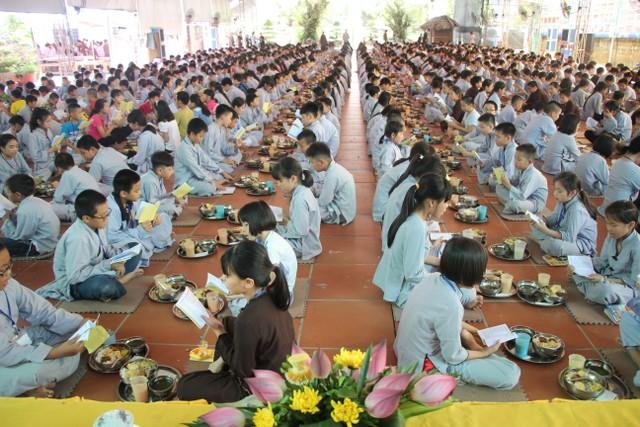 Thái Bình: SC.Hương Nhũ thuyết giảng tại Khóa tu sen hồng