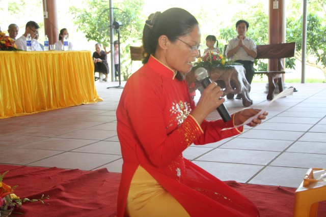 Thái Bình: Hai bạn trẻ làm lễ hằng thuận tại chùa Văn Môn