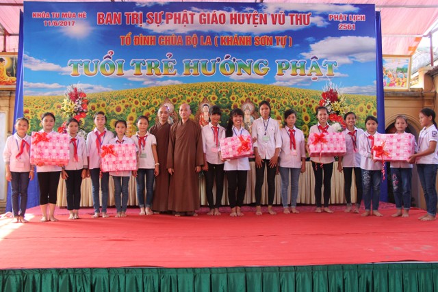 Thái Bình: Gần 200 thiện sinh dự khóa tu “Tuổi trẻ hướng Phật”