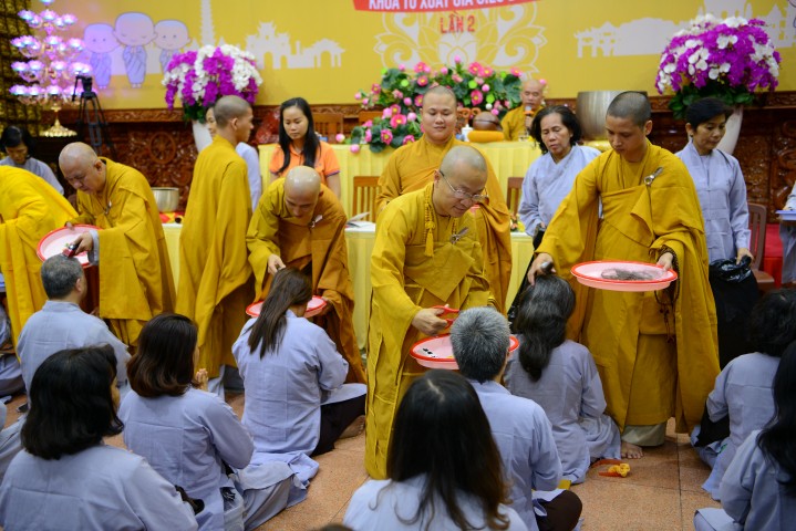 Thiêng liêng đại lễ xuất gia gieo duyên tại chùa Giác Ngộ