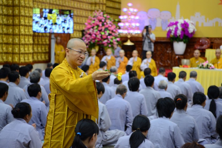 Thiêng liêng đại lễ xuất gia gieo duyên tại chùa Giác Ngộ