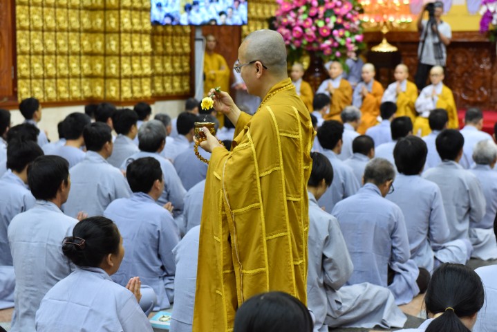 Thiêng liêng đại lễ xuất gia gieo duyên tại chùa Giác Ngộ