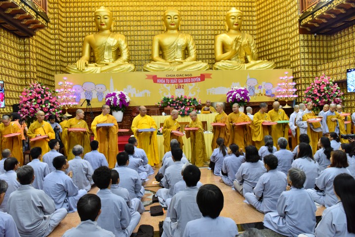 Thiêng liêng đại lễ xuất gia gieo duyên tại chùa Giác Ngộ