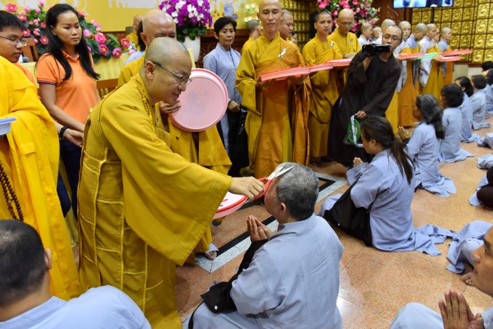 Thiêng liêng đại lễ xuất gia gieo duyên tại chùa Giác Ngộ