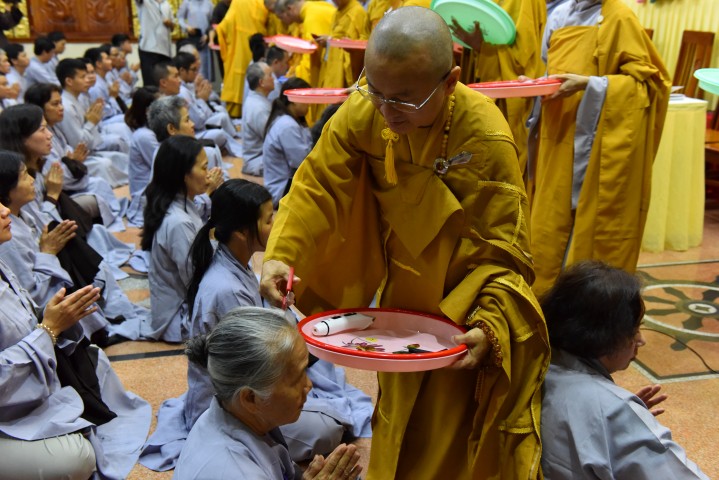 Thiêng liêng đại lễ xuất gia gieo duyên tại chùa Giác Ngộ