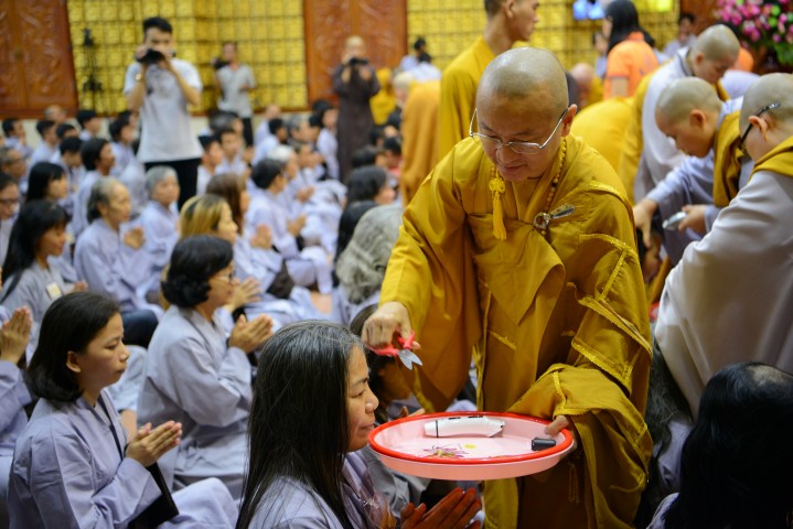 Thiêng liêng đại lễ xuất gia gieo duyên tại chùa Giác Ngộ