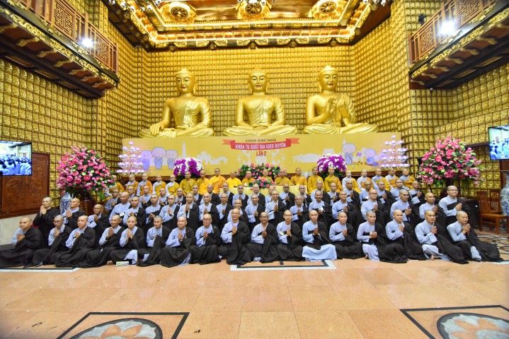 Thiêng liêng đại lễ xuất gia gieo duyên tại chùa Giác Ngộ