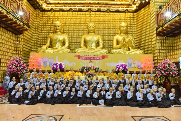 Thiêng liêng đại lễ xuất gia gieo duyên tại chùa Giác Ngộ