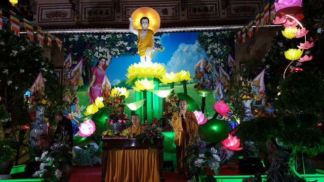 Thượng tọa Thích Thông Huệ thuyết giảng tại chùa Đức Hòa