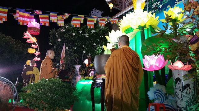 Trang nghiêm lễ khai kinh Khánh đản tại chùa Đức Hòa
