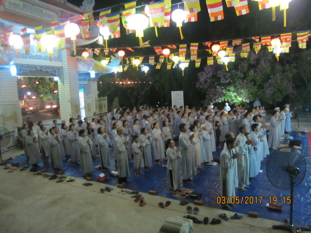Trang nghiêm lễ khai kinh Khánh đản tại chùa Đức Hòa