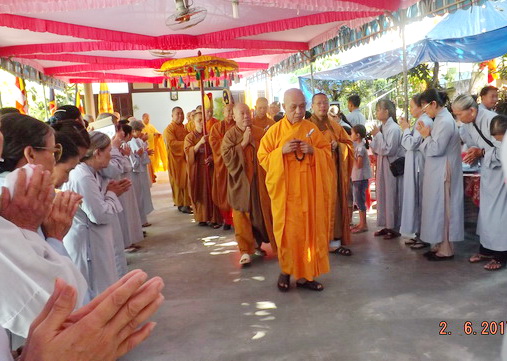 Chùa Linh Sơn Pháp Ấn: Lễ khai kinh mở đầu lễ khánh tạ lạc thành chánh điện.