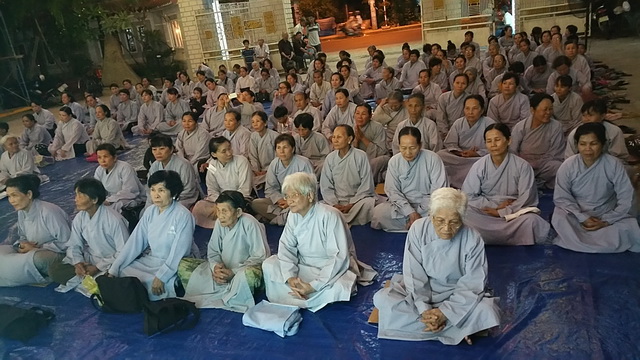 Trang nghiêm lễ khai kinh Khánh đản tại chùa Đức Hòa