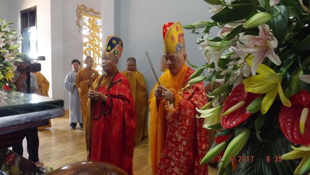 Chùa Linh Sơn Pháp Ấn: Lễ khai kinh mở đầu lễ khánh tạ lạc thành chánh điện.