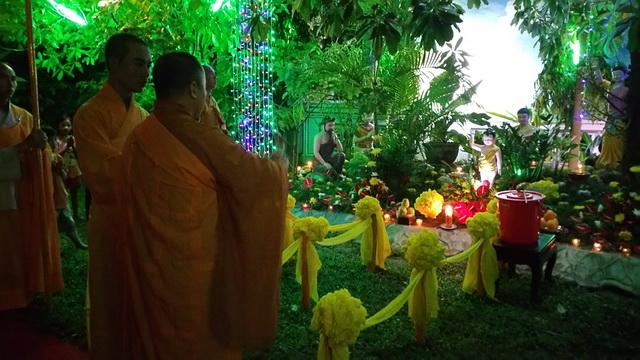 Trang nghiêm lễ tắm Phật tại Tổ đình Thiên Bửu