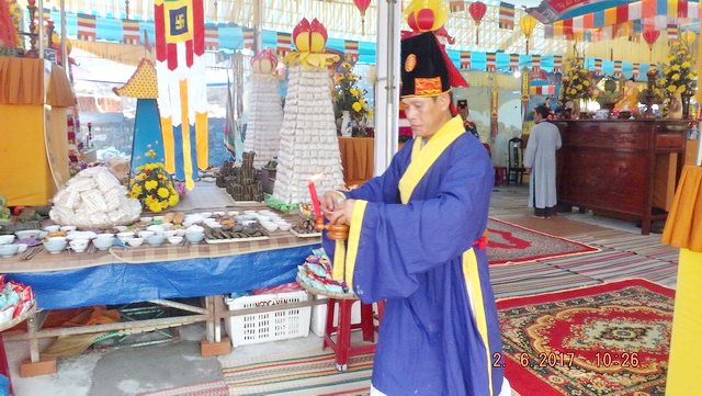 Chùa Linh Sơn Pháp Ấn: Lễ khai kinh mở đầu lễ khánh tạ lạc thành chánh điện.