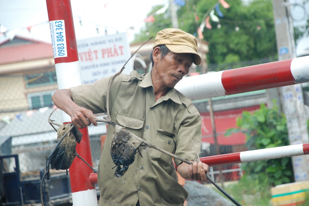 Quyết tâm giữ dòng kênh sạch đẹp
