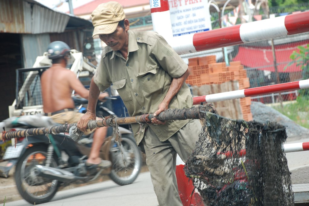 Quyết tâm giữ dòng kênh sạch đẹp
