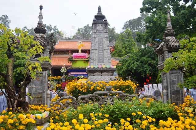Khánh Hòa: Trang nghiêm Đại lễ Phật đản PL.2561 tại chùa Long Sơn