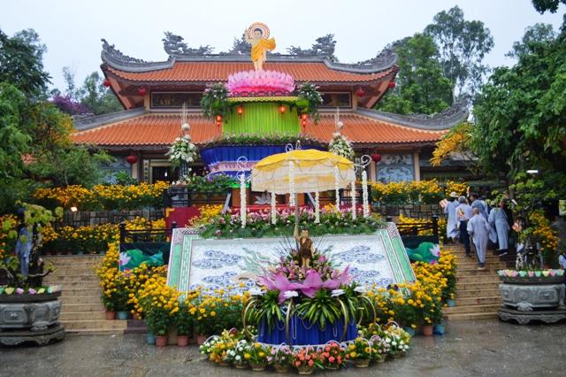 Khánh Hòa: Trang nghiêm Đại lễ Phật đản PL.2561 tại chùa Long Sơn