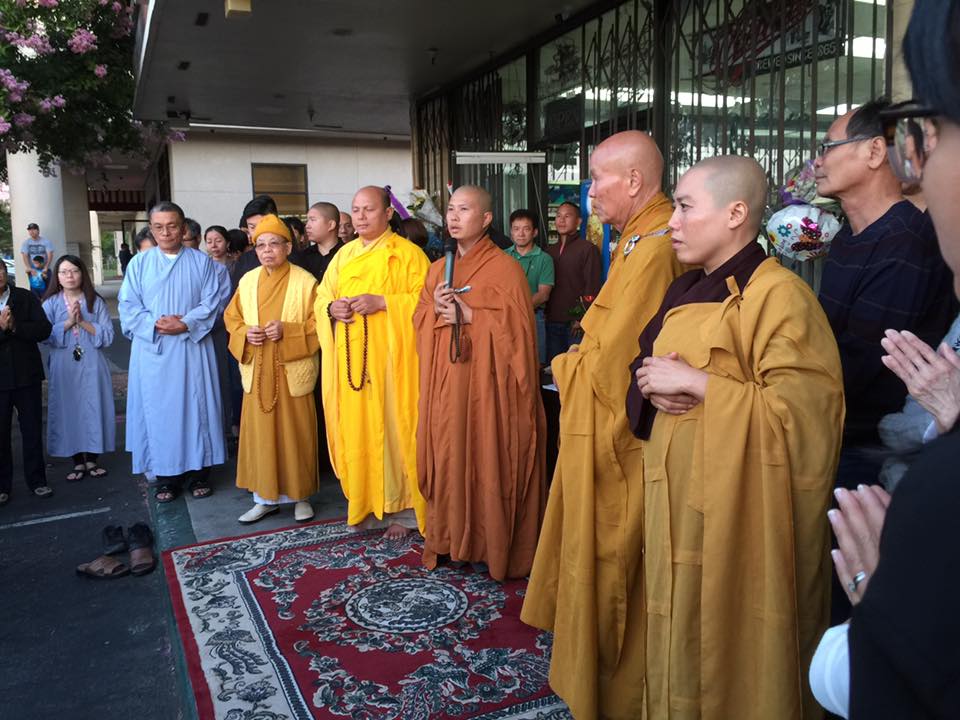 Hoa đăng cung tiễn
