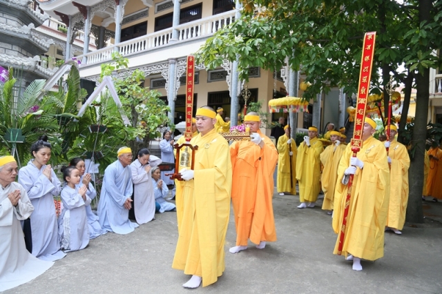Thỉnh linh mô cố Hòa thượng Thích Quang Đạo tham Phật - yết Tổ