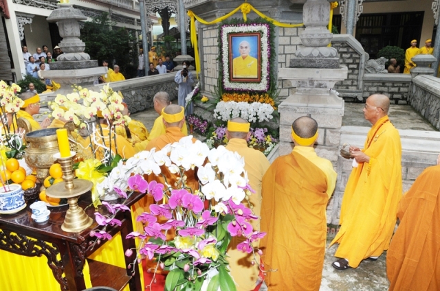 Thỉnh linh mô cố Hòa thượng Thích Quang Đạo tham Phật - yết Tổ