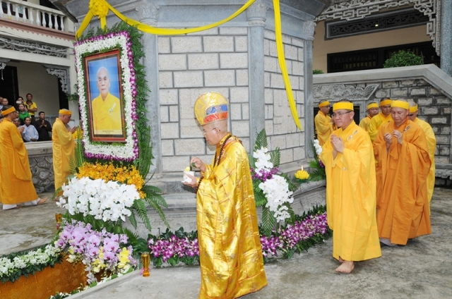 Thỉnh linh mô cố Hòa thượng Thích Quang Đạo tham Phật - yết Tổ