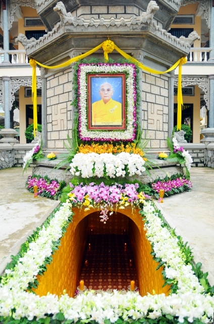Thỉnh linh mô cố Hòa thượng Thích Quang Đạo tham Phật - yết Tổ
