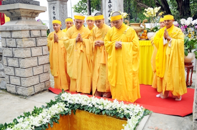 Thỉnh linh mô cố Hòa thượng Thích Quang Đạo tham Phật - yết Tổ