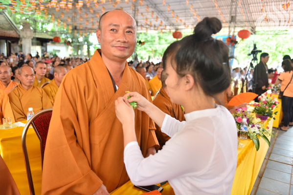 Tổng kết chương trình Lễ Vu Lan và “Trao Tặng Yêu Thương” cho 400 hộ khó khăn và 300 học sinh hiếu học tại Hà Tĩnh (C114)