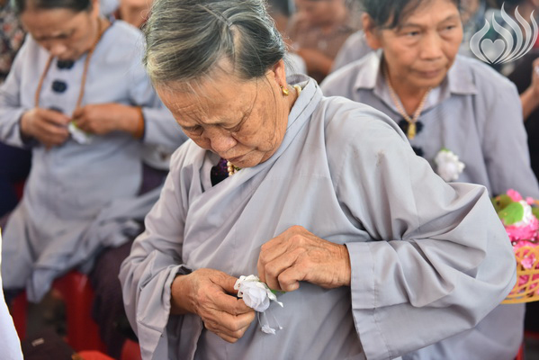Tổng kết chương trình Lễ Vu Lan và “Trao Tặng Yêu Thương” cho 400 hộ khó khăn và 300 học sinh hiếu học tại Hà Tĩnh (C114)