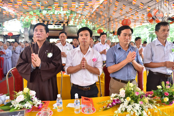 Tổng kết chương trình Lễ Vu Lan và “Trao Tặng Yêu Thương” cho 400 hộ khó khăn và 300 học sinh hiếu học tại Hà Tĩnh (C114)