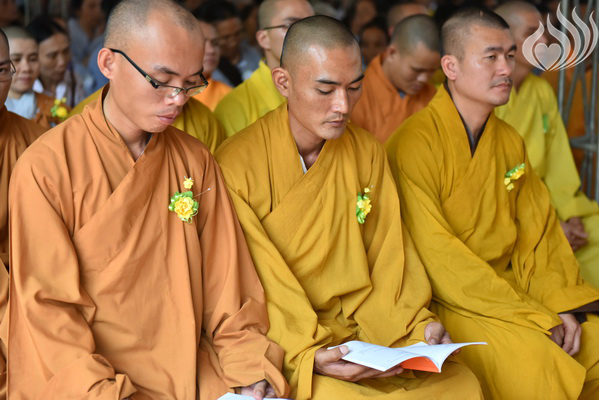 Tổng kết chương trình Lễ Vu Lan và “Trao Tặng Yêu Thương” cho 400 hộ khó khăn và 300 học sinh hiếu học tại Hà Tĩnh (C114)