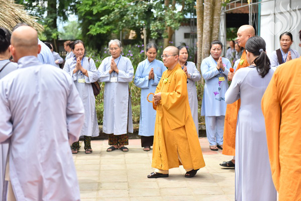 Tổng kết chương trình Lễ Vu Lan và “Trao Tặng Yêu Thương” cho 400 hộ khó khăn và 300 học sinh hiếu học tại Hà Tĩnh (C114)